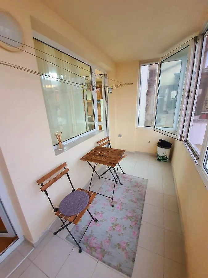 Joy App Near Sea Garden Apartment Burgas 0*,