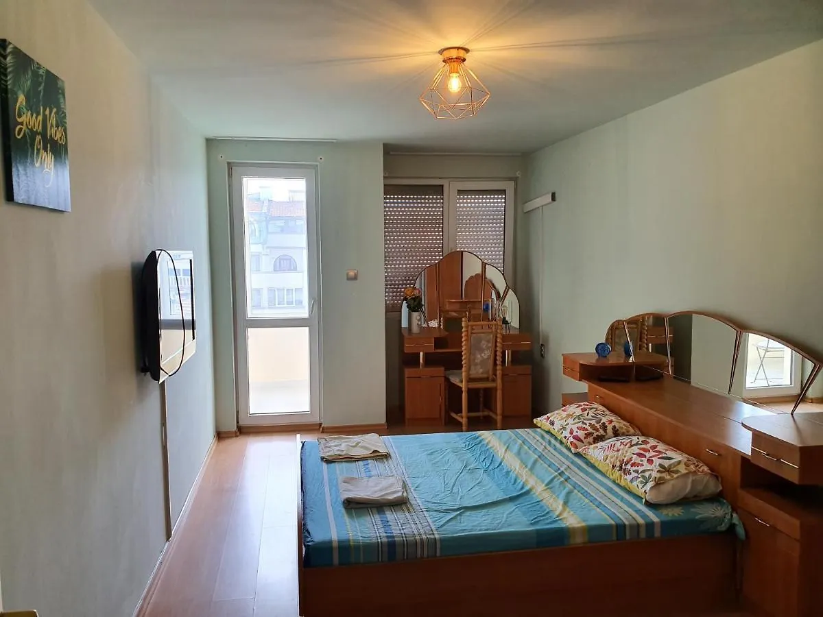 Joy App Near Sea Garden Apartment Burgas 0*,